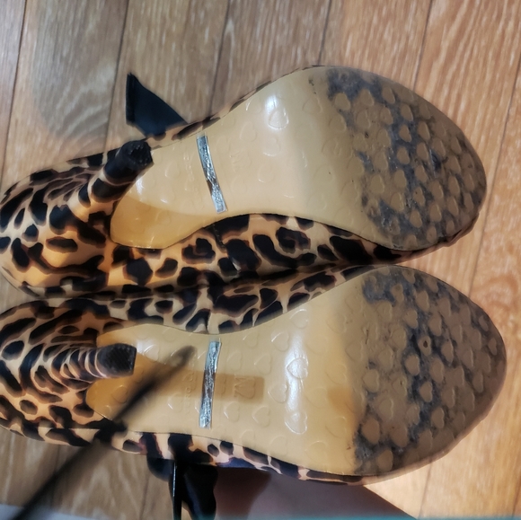 Betsey Johnson satin leopard  sz 7 - Picture 9 of 11